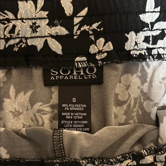 Soho Apparel (S) Floral Print Black Pants - Picture 3 of 4